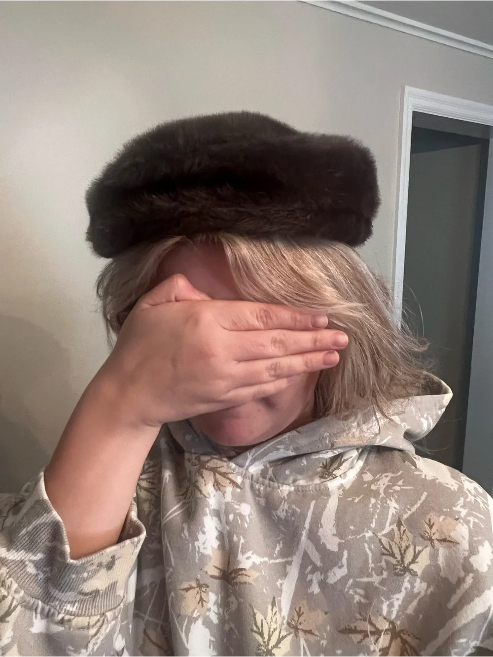 Women’s Hat Classic Plush Fur-like Headband Beret in Dark Brown Stylish Trendy